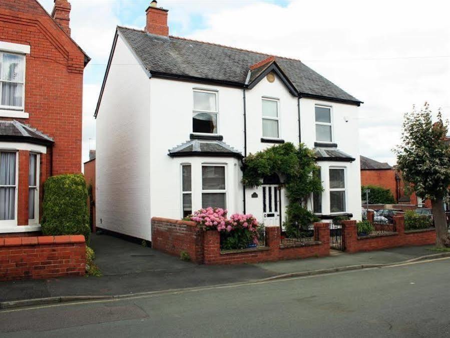 Laurels Bed and Breakfast Oswestry Eksteriør billede