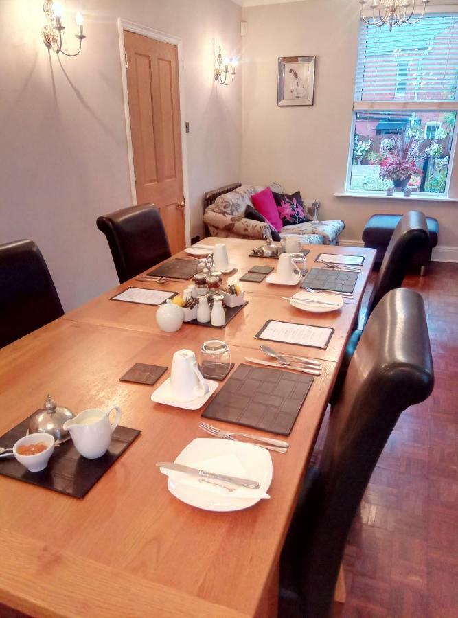 Laurels Bed and Breakfast Oswestry Eksteriør billede